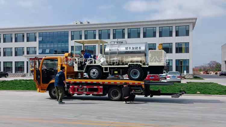 一臺時(shí)力犢牛加奶車發(fā)貨河北某牧場